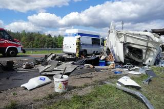 Wypadek na S8 pod Wyszkowem! Potężne zderzenie ciężarówek, busa i osobówki! Na miejscu śmigłowiec (ZDJĘCIA]