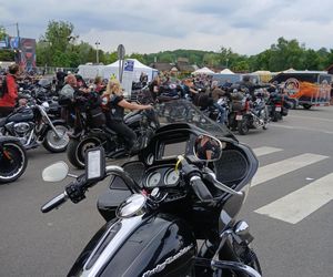 Lśniące maszyny i ryk silników. Do Bydgoszczy przyjechało kilka tysięcy harleyowców
