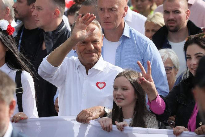 Ruszył Marsz Miliona Serc! Ogromne tłumy Polaków na ulicach Warszawy [ZDJĘCIA]