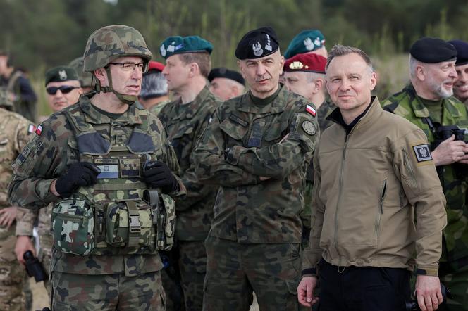 Prezydent Andrzej Duda na ćwiczeniach z żołnierzami w Ustce