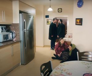 W domu Bulenta dochodzi do awantury, a Cavidan odnajduje Silę i, zachwycona bogactwem Kuzeya, próbuje zeswatać go z córką.