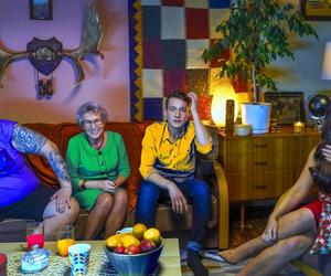 Uczestnik Gogglebox. Przed telewizorem przeszedł spektakularną przemianę. Trudno uwierzyć, że to on