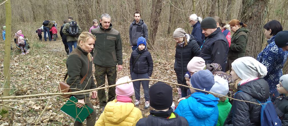 Siedlczanie szukali pierwszych śladów wiosny wraz z leśnikami z Nadleśnictwa Siedlce