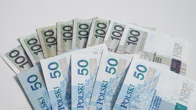 Tyle NAPRAWDĘ zarabiają Polacy. GUS w końcu ujawnił dane!