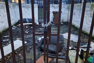 Dzikie śmietnisko w centrum Wrocławia. Mieszkańcy osiedla: Żyjemy w chlewie 
