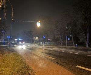 Tragedia na DK92. Kierowca potrącił młodą dziewczynę i uciekł. Trwają poszukiwania ciemnego auta