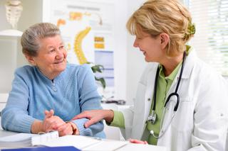 Darmowe leki i bezpłatne usługi medyczne dla seniorów. Jak z nich skorzystać?