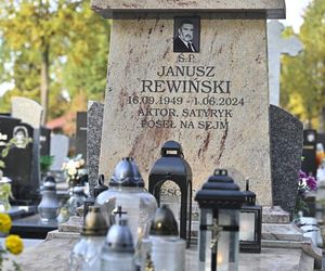 Janusz Rewiński, grób 2024r.