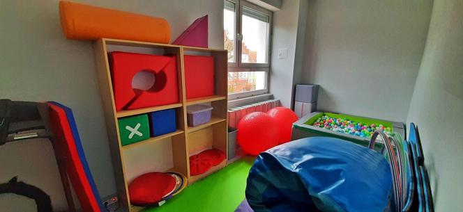Obiekt po dawnym gimnazjum zmodernizowano i przebudowano. Teraz służy uczniom Publicznej Szkoły Podstawowej Specjalnej nr 52