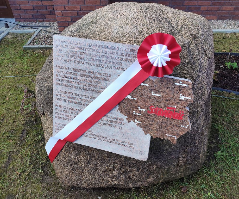 Tablica pamiątkowa stanęła obok kościoła garnizonowego w Koszalinie