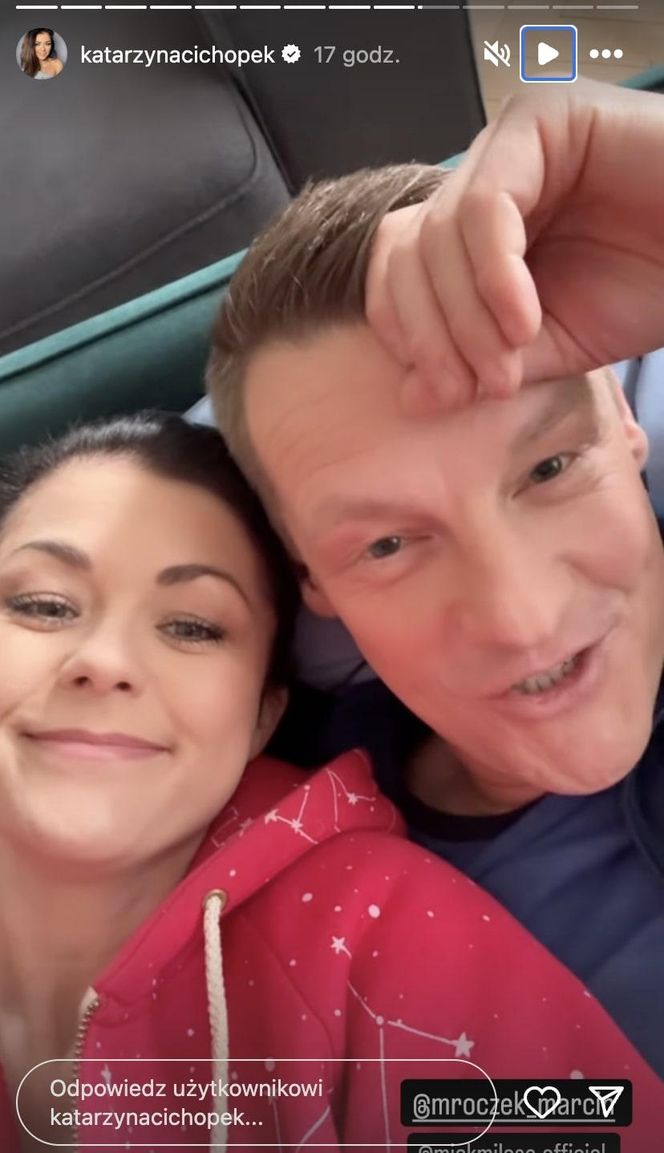 M jak miłość po wakacjach. Kinga (Katarzyna Cichopek) na planie, Piotrek (Marcin Mroczek)