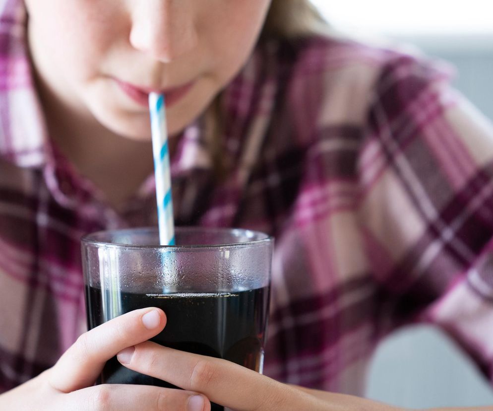 Naukowcy biją na alarm. Dzieciom, które piją napoje z kofeiną, grozi fatalny skutek 