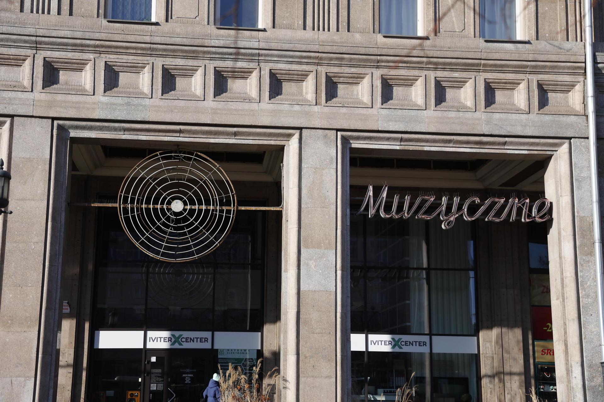 Warszawskie neony z PRL-u - zobacz zdjęcia iluminacji i sprawdź, gdzie je znaleźć