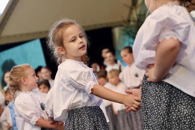 Rozpoczął się 60. jubileuszowy Tydzień Kultury Beskidzkiej. Przyjechało 20 zespołów z całego świata ZDJĘCIA, PROGRAM