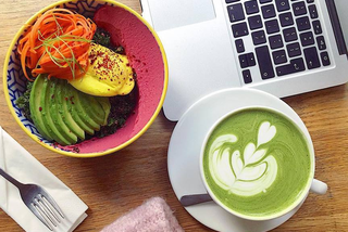 Gdzie zjeść śniadanie w Warszawie? Oto najlepsze miejsca na rozpoczęcie dnia! [GALERIA]