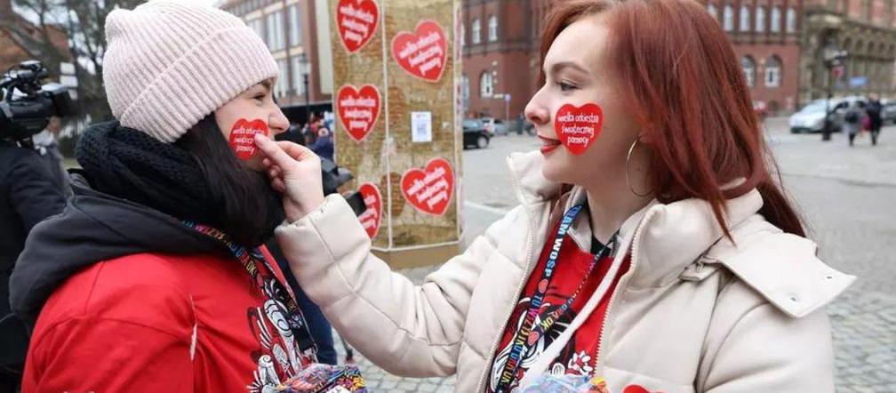 W Gdańsku już grają dla WOŚP. Wolontariusze na ulicach, a pierwsze datki już w puszkach