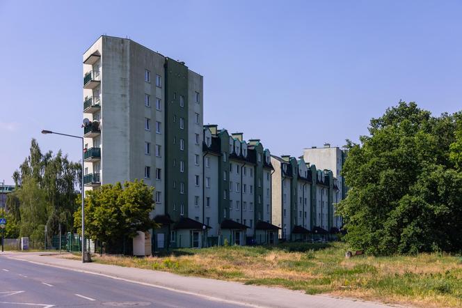 Oto najwęższy blok w Warszawie - zdjęcia budynku z Odkrytej 55C