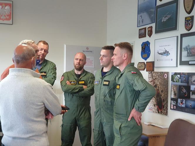 Uratowani żeglarze podziękowali pilotom