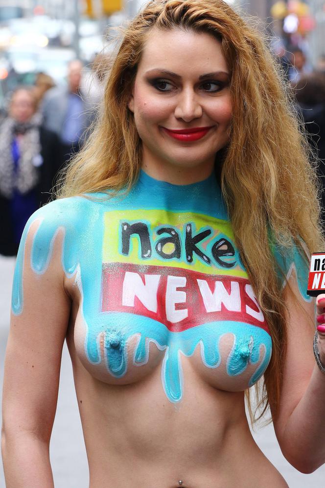 Marina Valmont w Naked News - prezenterka topless podczas so