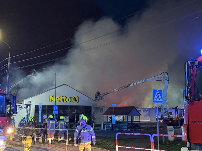 Gigantyczny pożar sklepu w Grodzisku Mazowieckim