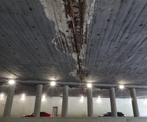 Wiadukty grozy w Warszawie! Wielkie płaty betonu spadają ludziom na głowę 
