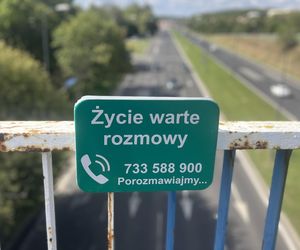 Życie jest warte rozmowy. Na wiaduktach w Lublinie pojawiły się tabliczki dla ludzi w kryzysie
