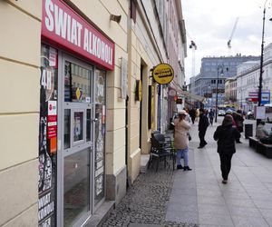 Sklepy monopolowe 24h w Śródmieściu Warszawy przechodzą do historii