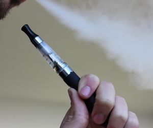 Gdzie oddać stary sprzęt i zużyte e-papierosy? Tony elektrośmieci wciąż trafiają na wysypiska. Nowe dane