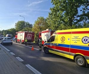 Wypadek na DK42 w Starachowicach. Zderzenie aut osobowych z ciężarówką