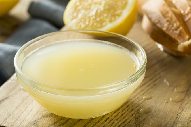 Sok z cytryny lub sok cytrynowy - właściwości. Dlaczego warto go pić?