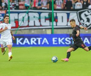 Sportowe emocje na trybunach podczas meczu Górnik Zabrze - Piast Gliwice