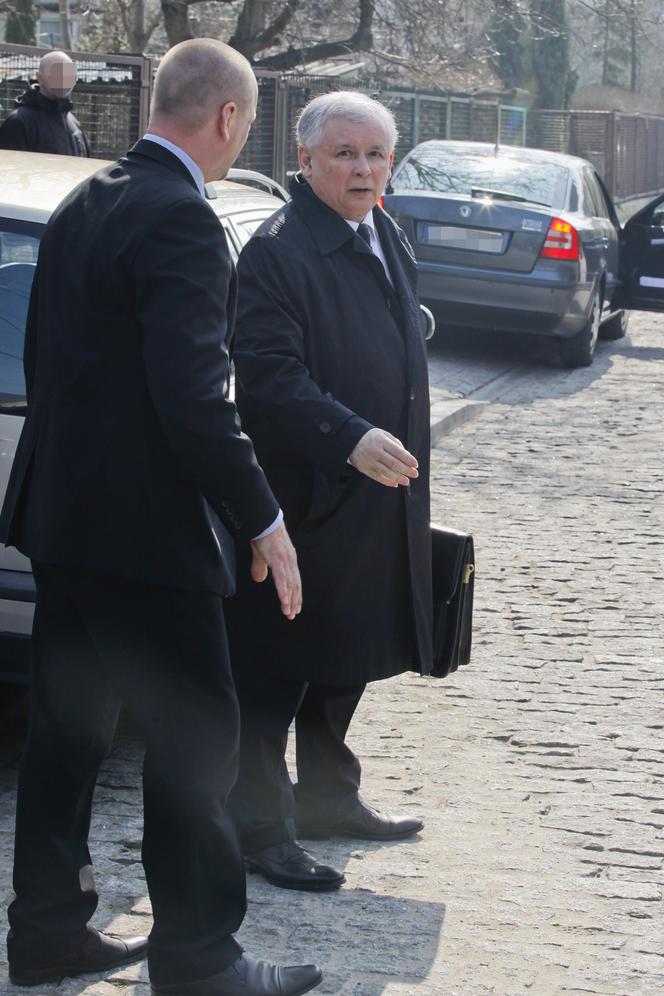Co Jarosław Kaczyński nosi w teczce?