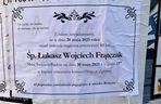 Zgierz. Kilkaset nekrologów dwóch radnych miejskich. To Przemysław Jagielski i Łukasz Frątczak [ZDJĘCIA].