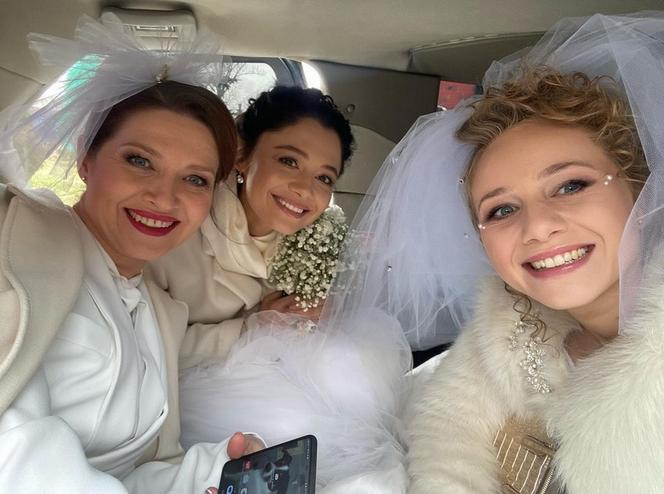 Papiery na szczęścia na planie. Marta (Adriana Kalska), Beatka (Barbara Garstka), Renia (Urszula Grabowska)