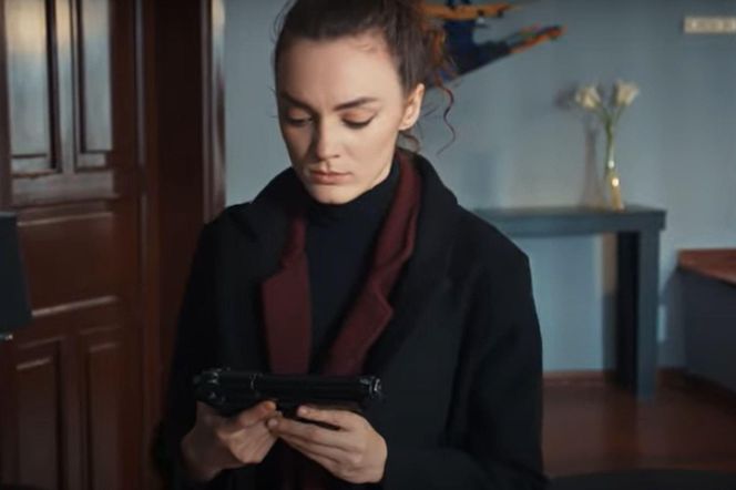 Kobieta wykrada broń Yamana 