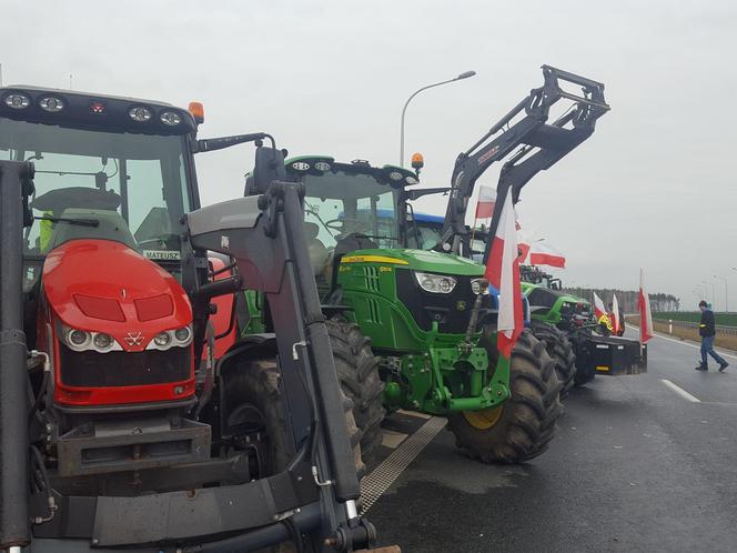 ​Na S5 koło Leszna zaczęła się druga doba rolniczego protestu