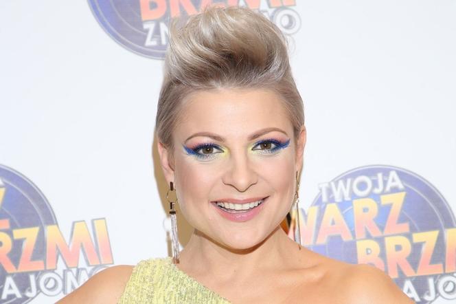 Magdalena Narożna w kusej piżamce eksponuje nogi. Fanom opadły szczęki 