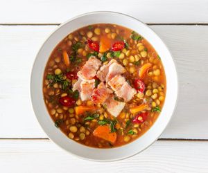 Niemiecka zupa z soczewicy z bekonem - pyszna, prosta i sycąca