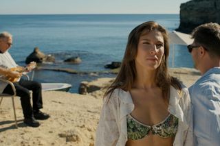 Barwy szczęścia, odcinek 3145. Grajek (Roberto Catalano Favacchio), Regina (Kamila Kamińska), Justin (Jasper Sołtysiewicz)