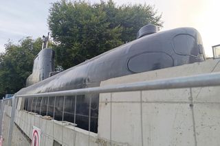 Sokół przed Muzeum Marynarki Wojennej w Gdyni