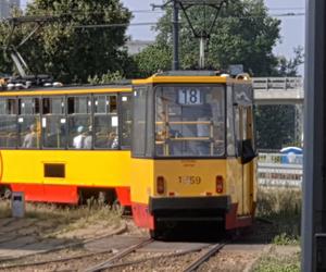 Czterolatek zginął ciągnięty przez tramwaj po torowisku. W miejscu tragedii wciąż płoną znicze