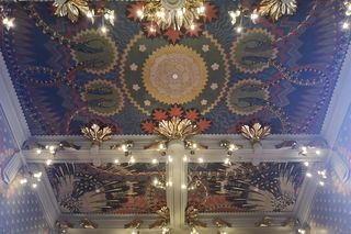 Dom pod Globusem przy ulicy Basztowej 11, na rogu z ulicą Długą 1