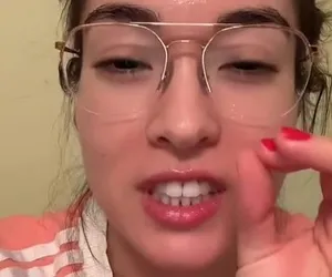 Zrezygnowała z depilacji.  To może uratowało mi życie