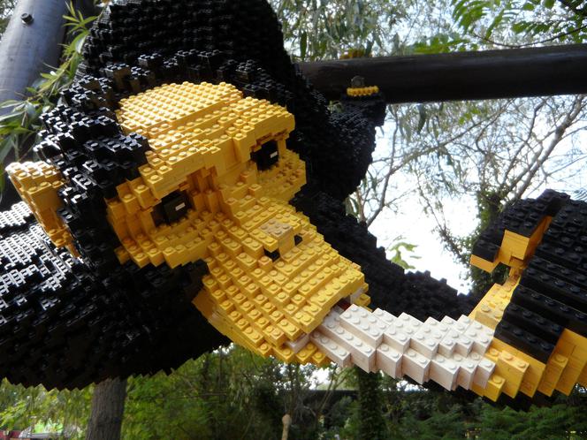 Małpa z klocków Lego