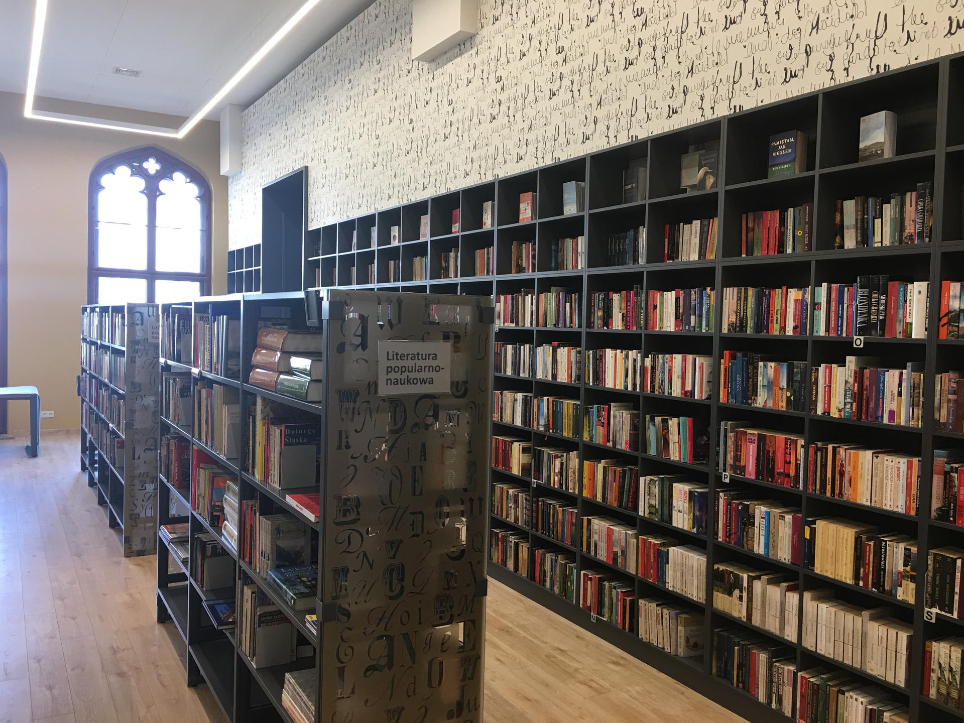 Biblioteka Na Dworcu Wrocław Główny Znajdziesz Tam Komiksy I Mangi Wideo ZdjĘcia Audio 5311