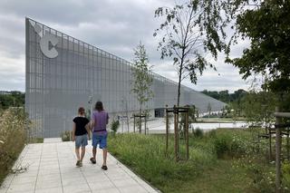 Ogrody i park Cogiteonu. Latem są w pełnym rozkwicie. Łąka na dachu to prawdziwy cud natury i...  techniki 