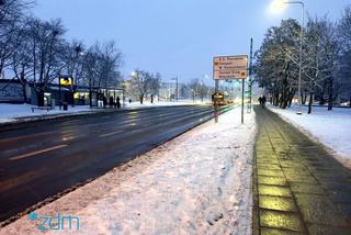 Szklanka na poznańskich drogach. Jak zgłosić śliskość na ulicach? 