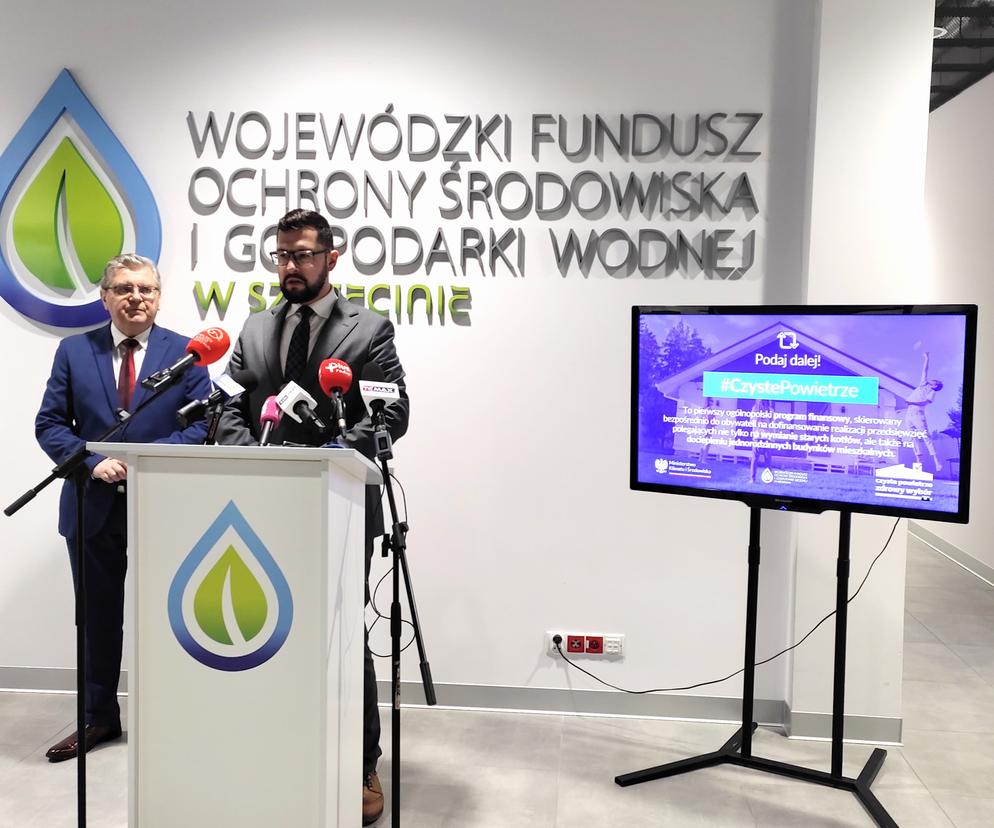 Marek Sobocz i Czesław Hoc podczas konferencji na temat nowej odsłony programu Czyste powietrze 