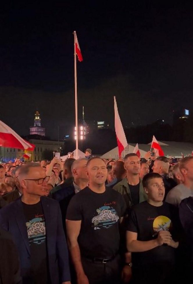 Karol Nawrocki śpiewa (nie)zakazane piosenki