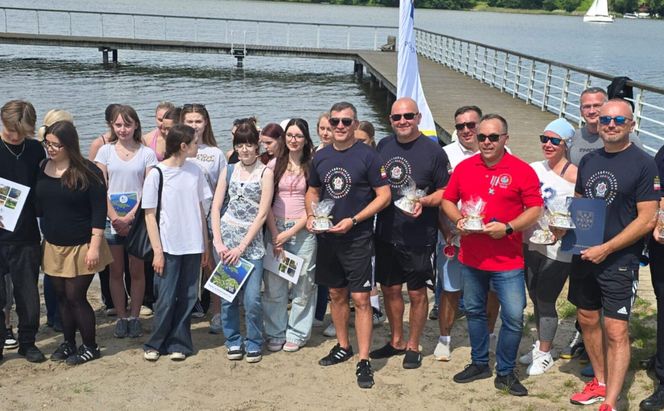 Płetwonurkowie oczyszczali plaże w Iławie. W wodzie masa śmieci